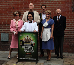  John Cleese and Cast