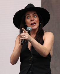  Rachel Tucker 