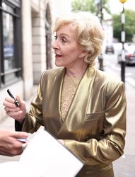  Patricia Hodge