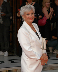   Angela Rippon 