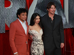 M Night Shyamalan, Saleka and Josh Hartnett 