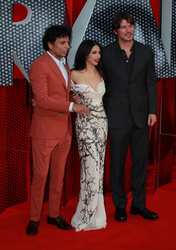 M Night Shyamalan, Saleka and Josh Hartnett 