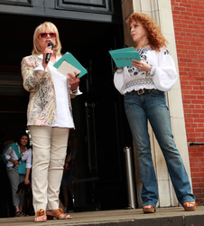 Elaine Paige and  Bernadette Peters 