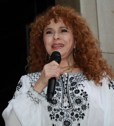 Bernadette Peters 