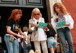 Bonnie Langford, Elaine Paige and Bernadette Peters 