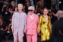 Tilda Swinton, Pedro Almodovar and Julianne Moore 