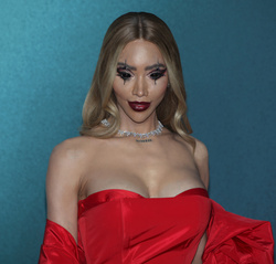 Munroe Bergdorf 