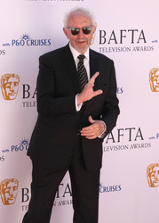 Jonathan Pryce 