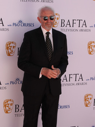 Jonathan Pryce 